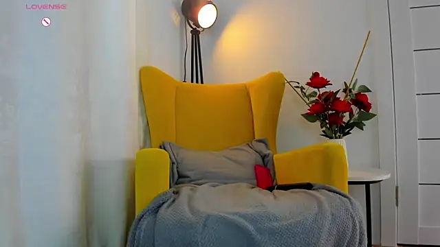 Snapshot of miissblonde chatting on March 2026 07:15:01 AM miissblonde online show from March 2026 07:15:01 AM