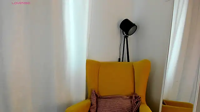 Snapshot of miissblonde chatting on March 2026 03:12:01 AM miissblonde online show from March 2026 03:12:01 AM