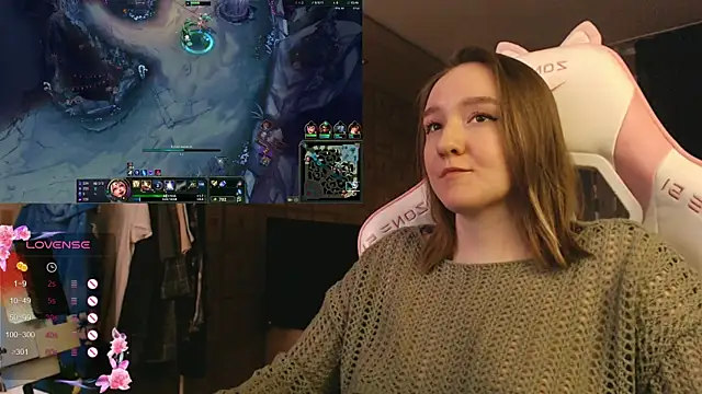 MoonlishSiren online show from December 2025 06:14:01 PM