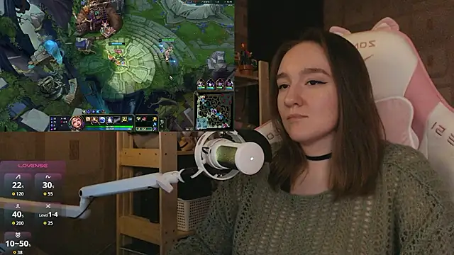 MoonlishSiren online show from March 2026 07:40:01 PM