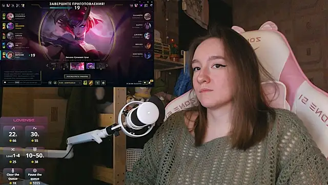 MoonlishSiren online show from April 2026 10:32:01 PM