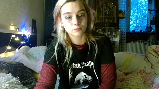 Sophie Bell online show from April 2026 05:06:02 PM