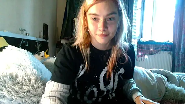 Snapshot of Sophie_Bell chatting on May 2026 04:56:02 PM Sophie Bell online show from May 2026 04:56:02 PM