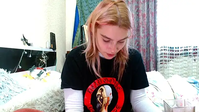 Snapshot of Sophie_Bell chatting on May 2026 04:34:01 PM Sophie Bell online show from May 2026 04:34:01 PM