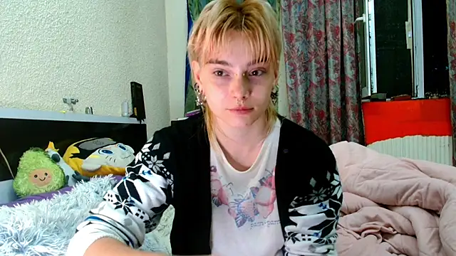 Snapshot of Sophie_Bell chatting on May 2026 06:24:01 PM Sophie Bell online show from May 2026 06:24:01 PM