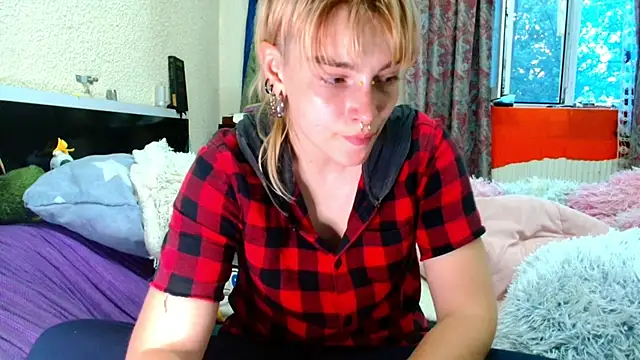 Snapshot of Sophie_Bell chatting on May 2026 05:32:02 PM Sophie Bell online show from May 2026 05:32:02 PM