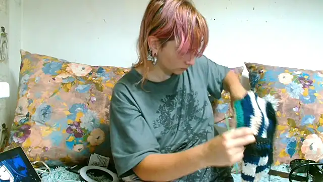 Snapshot of Sophie_Bell chatting on July 2026 06:00:02 PM Sophie Bell online show from July 2026 06:00:02 PM