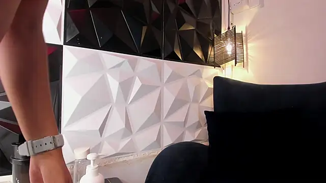 lia sofiia online show from December 2024 04:17:01 PM