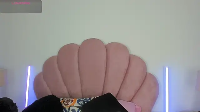 Nicole Paradise online show from May 2026 01:29:01 PM