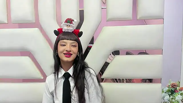 Aurora 18 online show from December 2024 05:48:01 PM