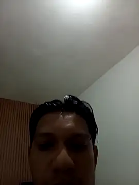 Snapshot of JulKel69R7 chatting on March 2026 05:00:02 AM JulKel69R7 online show from March 2026 05:00:02 AM