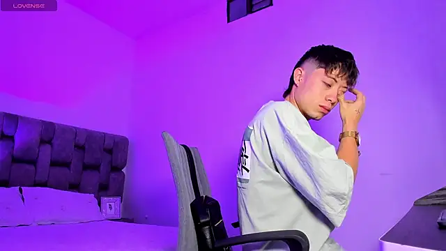 Snapshot of MarcusCollinss_ chatting on December 2024 01:02:02 PM MarcusCollinss online show from December 2024 01:02:02 PM