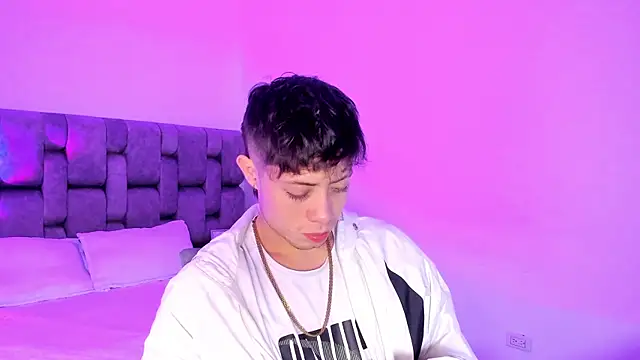 Snapshot of MarcusCollinss_ chatting on December 2024 01:17:01 PM MarcusCollinss online show from December 2024 01:17:01 PM