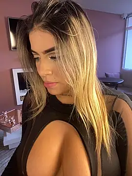 Snapshot of MiaWhitePink_ chatting on February 2025 11:42:02 AM MiaWhitePink online show from February 2025 11:42:02 AM