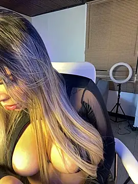 Snapshot of MiaWhitePink_ chatting on March 2025 08:32:02 AM MiaWhitePink online show from March 2025 08:32:02 AM