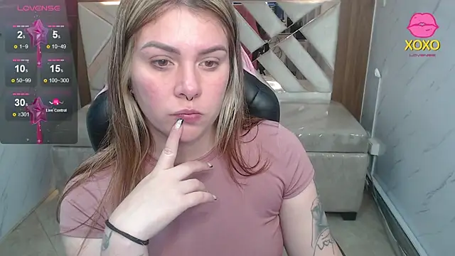 Snapshot of Paula_b_ chatting on May 2026 01:05:02 PM Paula b online show from May 2026 01:05:02 PM