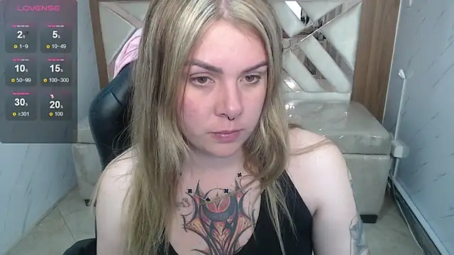 Snapshot of Paula_b_ chatting on May 2026 12:44:02 PM Paula b online show from May 2026 12:44:02 PM