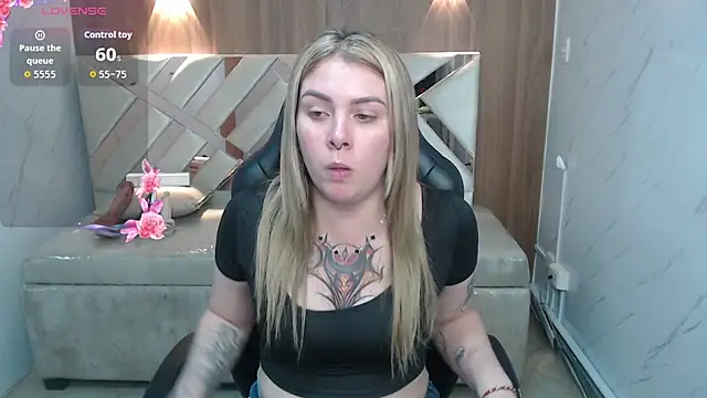 Snapshot of Paula_b_ chatting on May 2026 12:48:01 PM Paula b online show from May 2026 12:48:01 PM