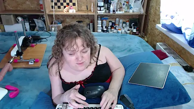 MiniNatalie online show from October 2025 11:28:02 AM