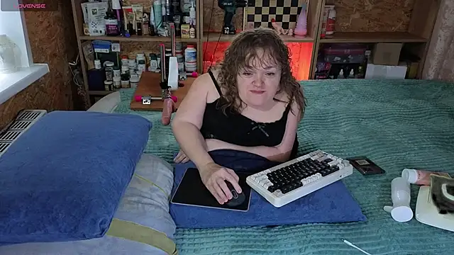 MiniNatalie online show from November 2025 06:24:02 AM