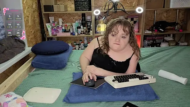 MiniNatalie online show from December 2025 02:24:02 PM