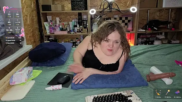 MiniNatalie online show from December 2025 06:27:01 PM