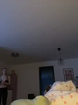 Mia-Minou online show from April 2026 07:40:01 PM