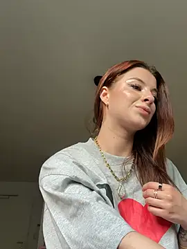 Mia-Minou online show from May 2026 05:06:01 PM