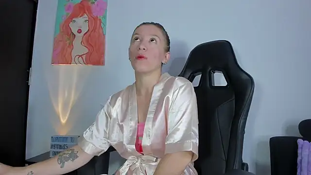 roxanne jones1 online show from July 2026 08:00:02 PM