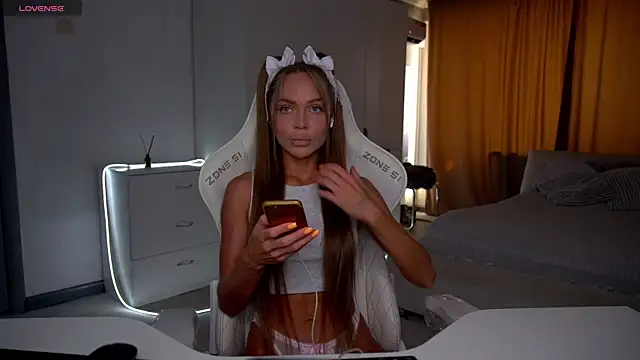 Evelinka online show from July 2026 12:34:01 PM