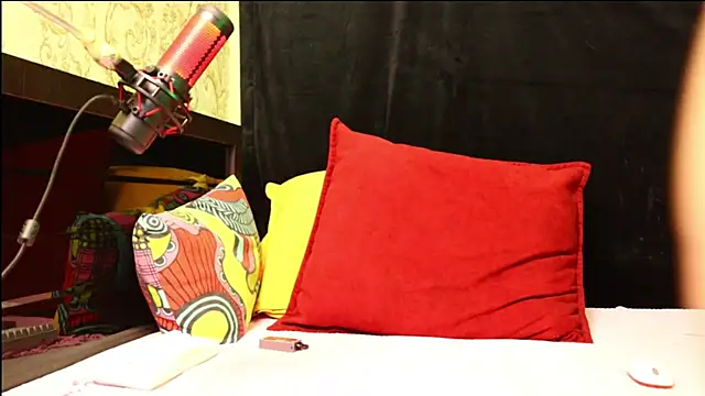 Snapshot of RossMelissa chatting on December 2024 06:57:02 PM RossMelissa online show from December 2024 06:57:02 PM