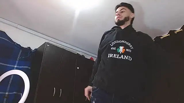 Snapshot of badanyboy chatting on December 2025 04:06:01 AM badanyboy online show from December 2025 04:06:01 AM