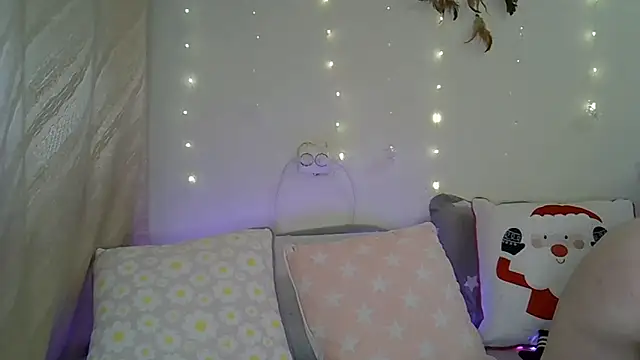 Snapshot of Sellya_Houston chatting on December 2024 01:44:02 PM Sellya Houston online show from December 2024 01:44:02 PM