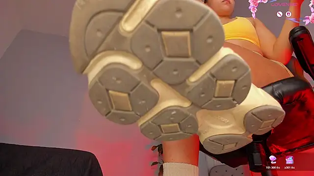 charlotte  grey online show from April 2026 08:06:02 PM