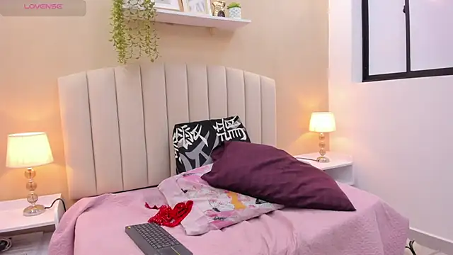 Mia thompson 19 online show from December 2025 07:29:02 PM