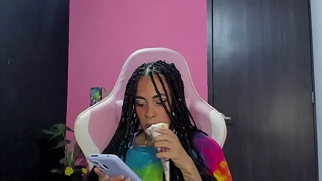 Juanadearco5 online show from December 2024 11:02:01 PM