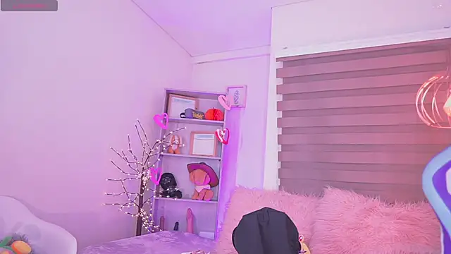 Snapshot of madelyn_rose_ chatting on September 2025 01:30:01 AM madelyn rose online show from September 2025 01:30:01 AM