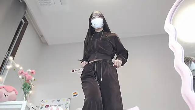 Snapshot of momo_room chatting on January 2025 01:11:01 PM momo room online show from January 2025 01:11:01 PM