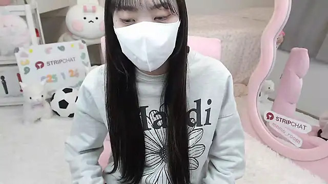 Snapshot of momo_room chatting on January 2025 05:02:01 AM momo room online show from January 2025 05:02:01 AM