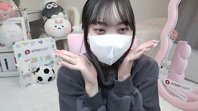 Snapshot of momo_room chatting on January 2025 10:40:01 AM momo room online show from January 2025 10:40:01 AM