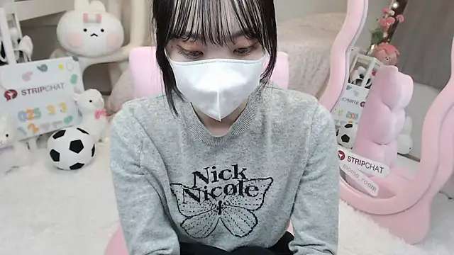 Snapshot of momo_room chatting on March 2025 01:42:01 PM momo room online show from March 2025 01:42:01 PM