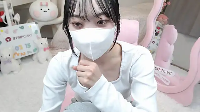 Snapshot of momo_room chatting on March 2025 02:12:02 PM momo room online show from March 2025 02:12:02 PM