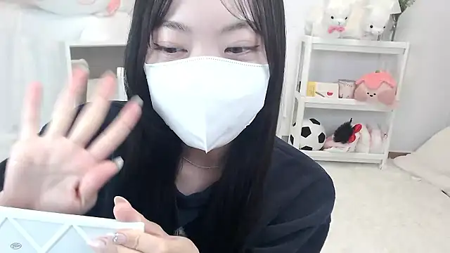 momo room online show from April 2026 01:41:02 PM