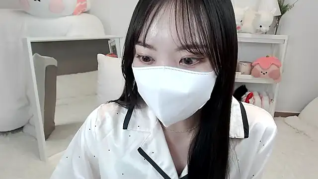 momo room online show from May 2026 11:17:01 AM