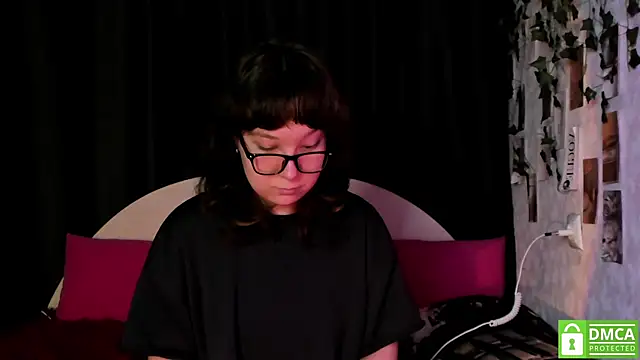 dreamgirllovee online show from November 2025 02:12:01 AM