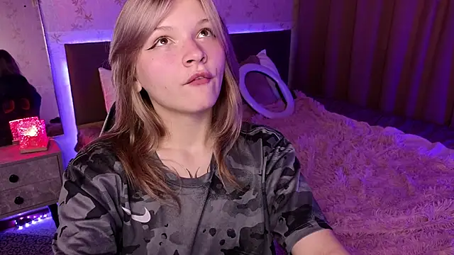 Snapshot of LitaBrom chatting on December 2024 04:20:01 AM LitaBrom online show from December 2024 04:20:01 AM