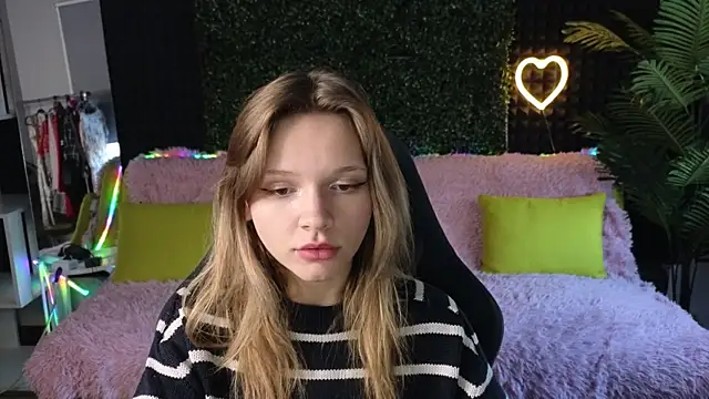 Snapshot of LitaBrom chatting on October 2025 01:33:02 AM LitaBrom online show from October 2025 01:33:02 AM