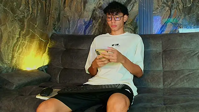 Snapshot of Daviid_laidd chatting on January 2025 12:28:02 AM Daviid laidd online show from January 2025 12:28:02 AM