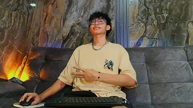 Snapshot of Daviid_laidd chatting on January 2025 12:42:02 AM Daviid laidd online show from January 2025 12:42:02 AM