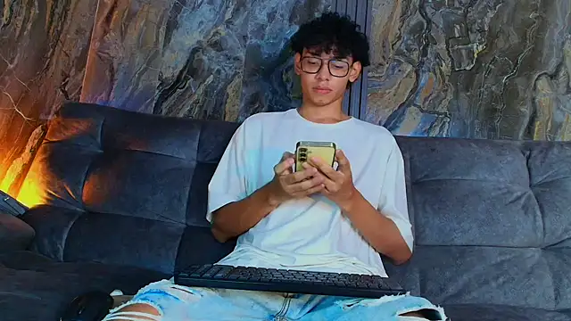 Snapshot of Daviid_laidd chatting on January 2025 12:57:01 AM Daviid laidd online show from January 2025 12:57:01 AM